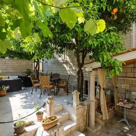 Wild Orange- One Bedroom With Terrace