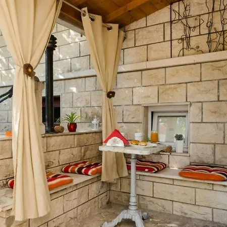 Wild Orange- One Bedroom With Terrace Διαμέρισμα