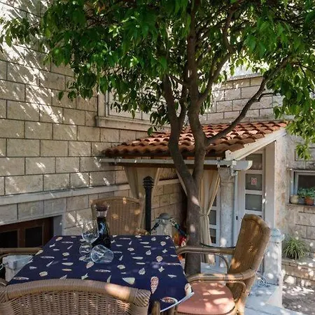 Wild Orange- One Bedroom With Terrace